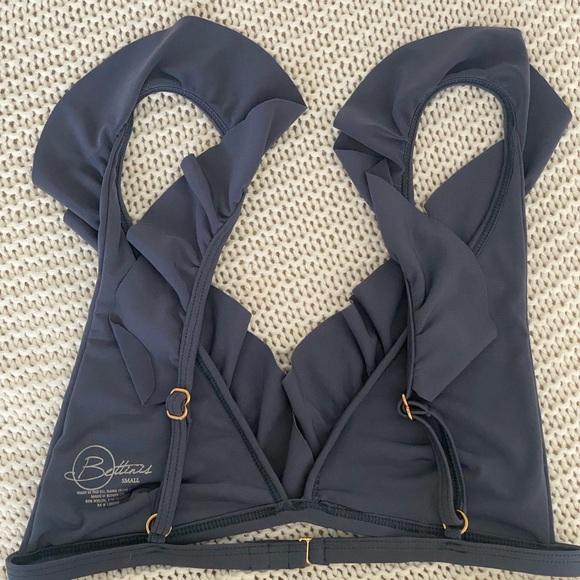 Bettinis Ruffle Top - Picture 5 of 6